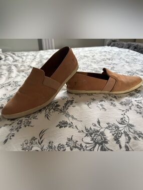Frye Women's Slip-On Loafers in dusty pink / Leather